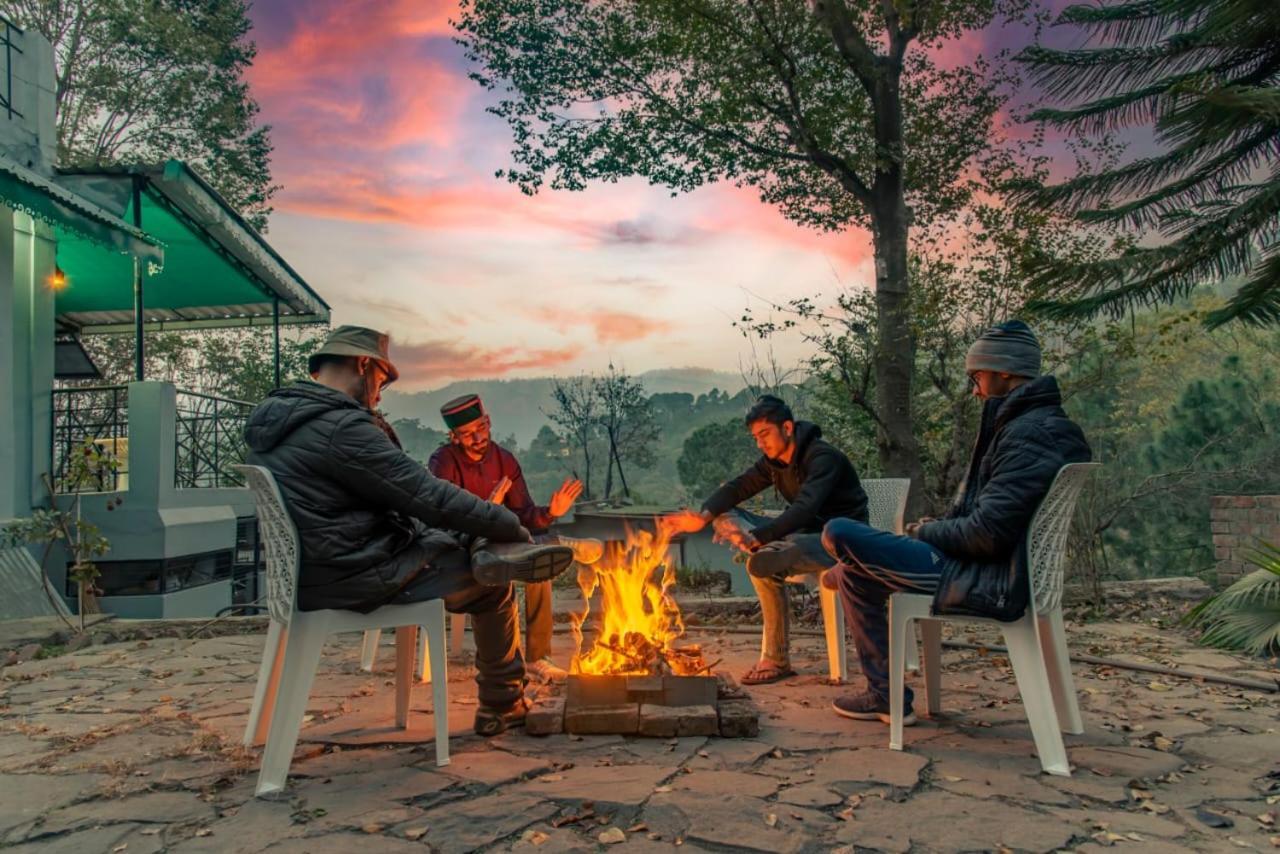 Mountain Mist Inn I Serviced Apt I Open Air Lawn & Rooftop I Bonfire I By Exotic Stays Kasauli Exterior photo